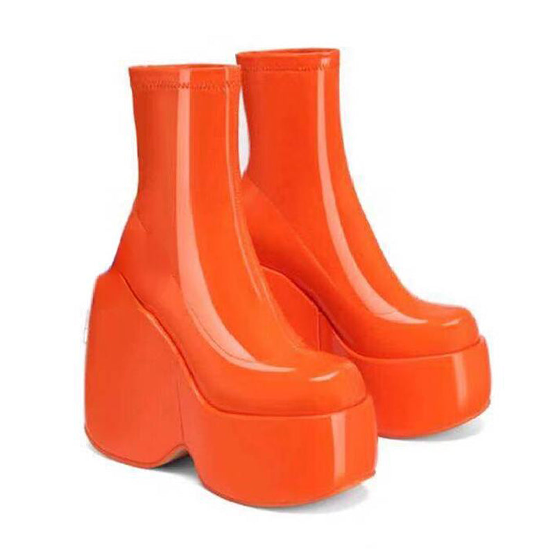 Patent leather platform boots DO321